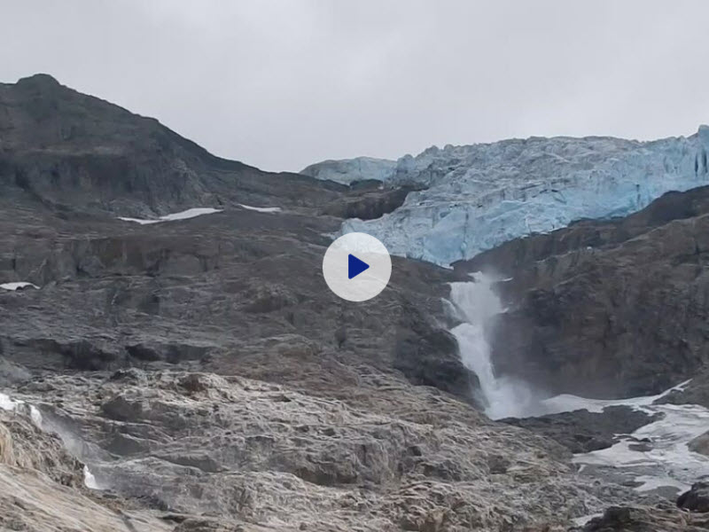 Triftwasser fliesst in den Triftsee